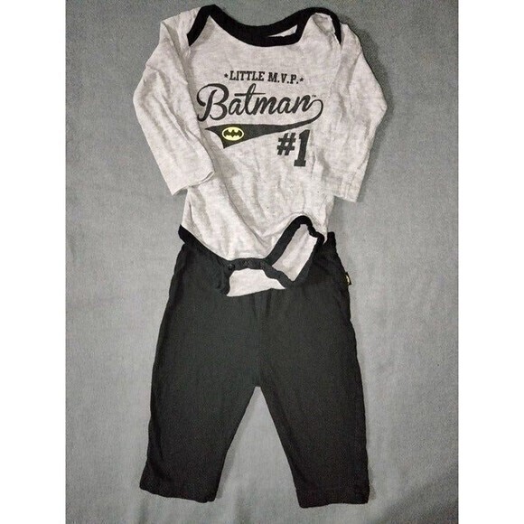Boys 2 pc Batman bodysuit and pants pajamas size 6-9‎ months - Picture 1 of 2